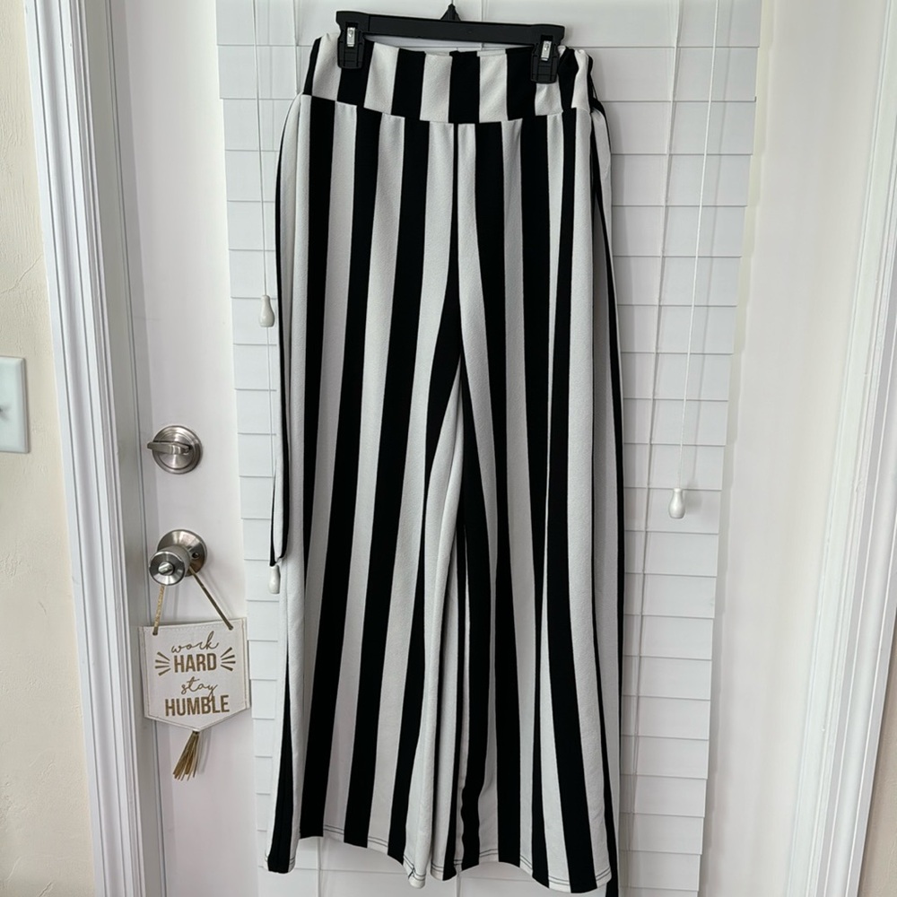 SHEIN BLACK AND WHITE SLACKS WITH BELT